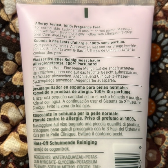 Clinique rinse-off foaming cleanser 5 FL. OZ. - Picture 4 of 5